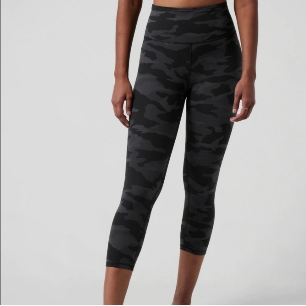 Athleta Women's Elation Camo 7/8 Tight Size Small